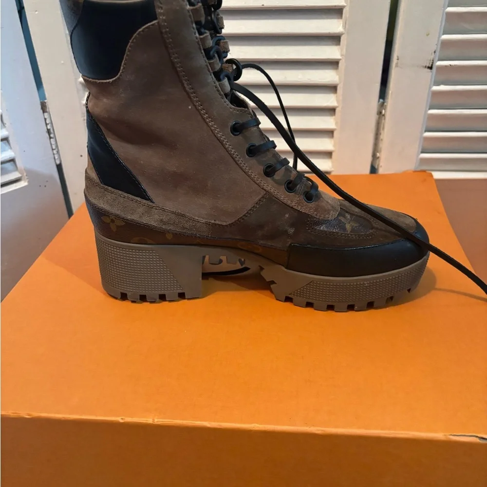 “Authentic Louis Vuitton Combat Boots – Size 38 & half - Picture 11 of 16